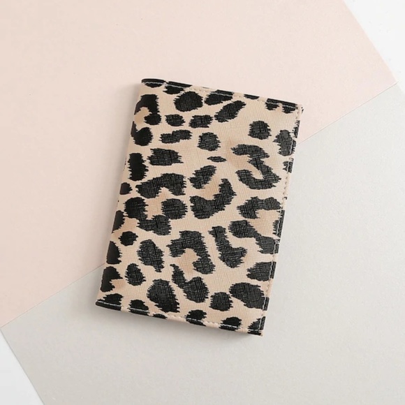 1 LEFT-Leopard Pattern Passport Holder - Picture 2 of 6